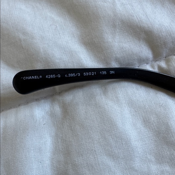 NEW CHANEL ROUND SUNGLASSES WITH CHAIN TRIM DETAIL - Picture 10 of 11